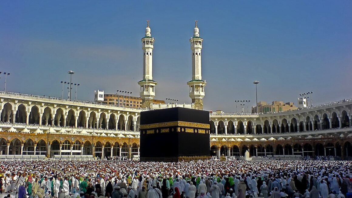 Why You Should Consider Booking an Umrah Packages Manchester