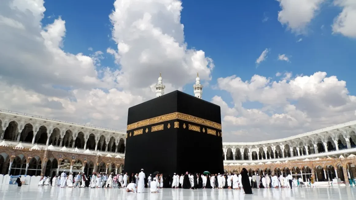 Why You Should Consider Booking a Cheap Umrah Packages 2023 and How to Do It