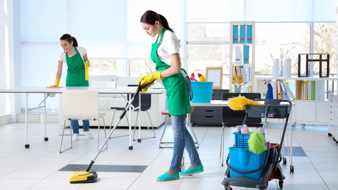 How to Use Cleaning Services to Streamline Your Busy Lifestyle